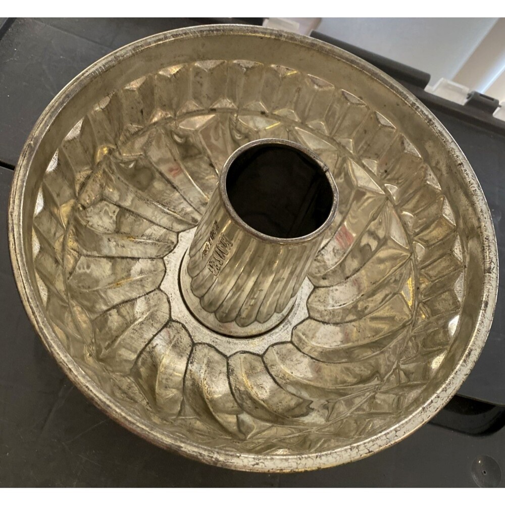 Kaiser Bundt Pan Jello Mold Fluted Bakeware Made in West Germany 9" Farmhouse - Picture 3 of 15